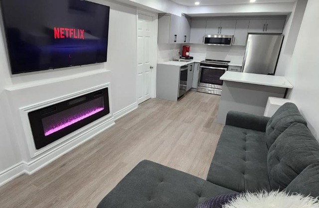 Cozy 2 Bedrooms & 2 Bathrooms Guest Suite with Electric Fireplace