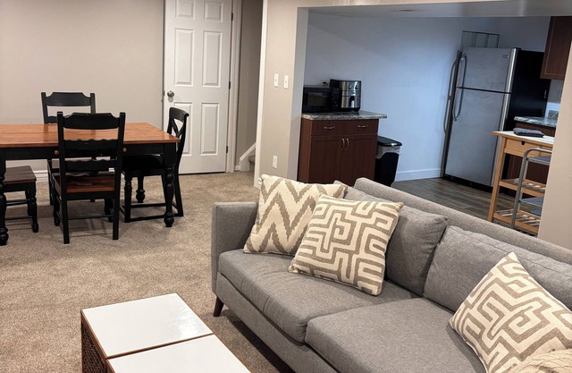Cozy 2 bedroon basement apartment. Midway between Boulder and Denver.