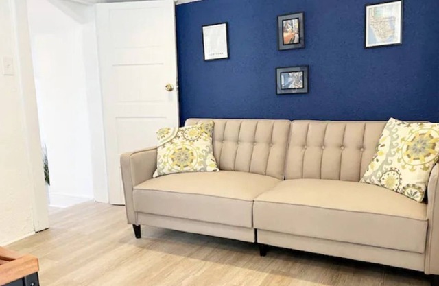 Cozy 2 BR 3 beds with NYC views