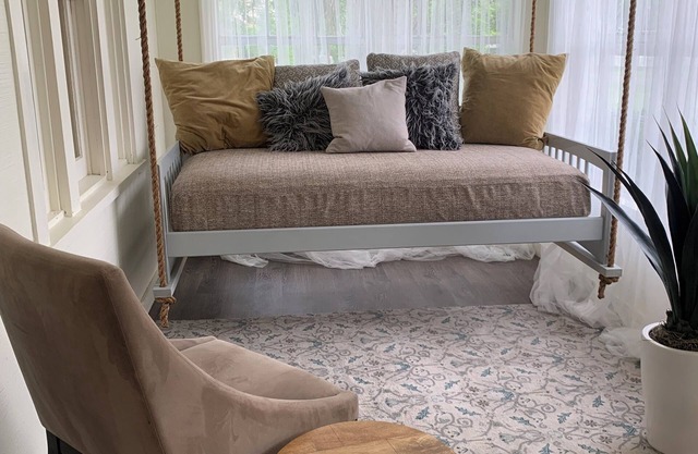 Cozy 2 BR Cottage with Inviting Sunroom, Spacious Yard and Ultimate Comfort
