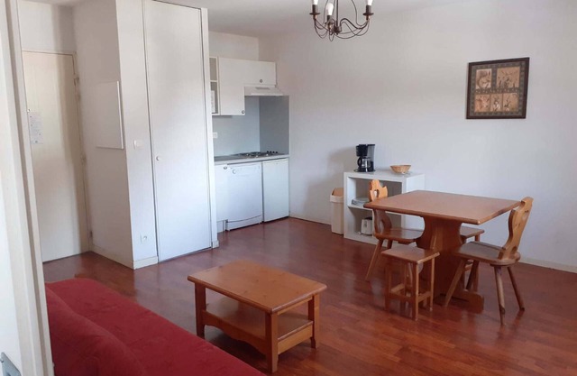 Cozy 2-Piece Flat for 4 with Pool Access in Scenic Vignec, Near Saint-Lary-Soulan