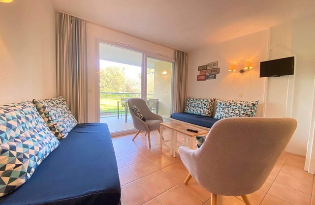 Cozy 2-room apartment with terrace, pools, and parking near the beach in La Baule