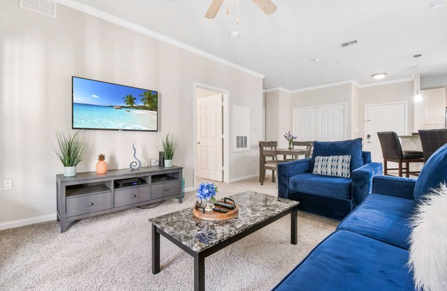 ⭐️ Cozy 2BD/2BA⭐️Pool🏊🏻‍♂️Gym🏋🏻‍♀️Work Space⭐️SmartTV