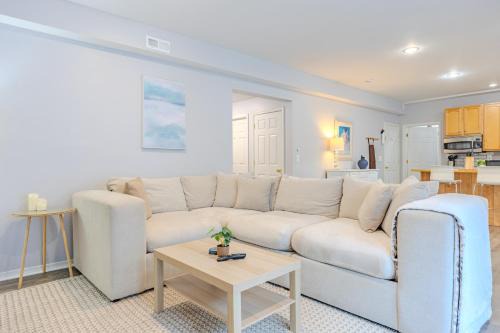 Cozy 2bed bath Private Above Ground First Floor Suite