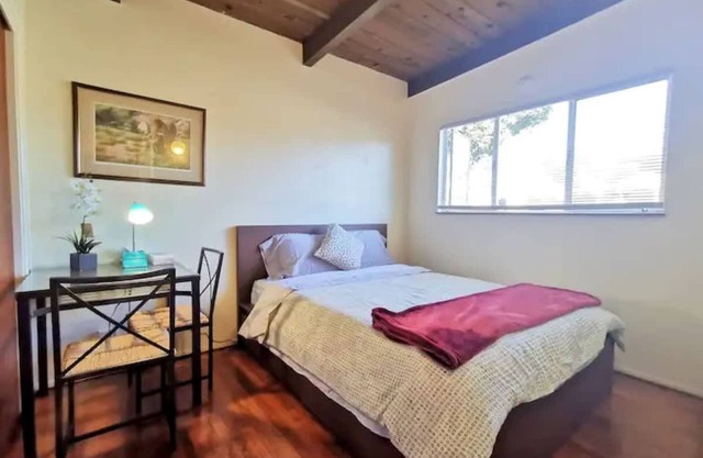Cozy 2BR 1Bath with Parking near Univ of Berkeley