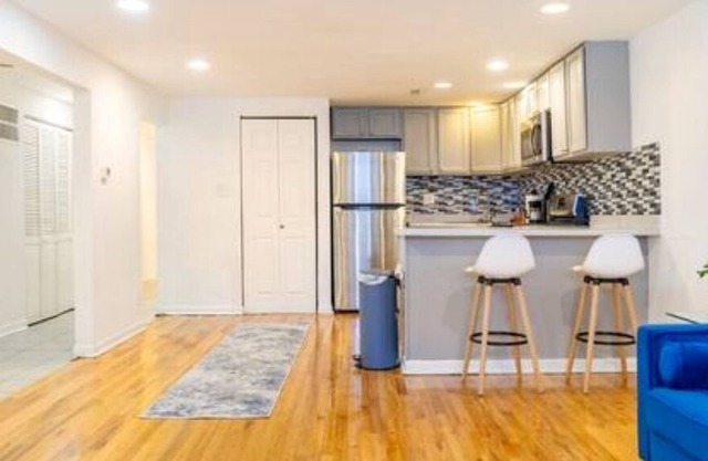 Cozy 2BR/2BA Near Downtown-Chi