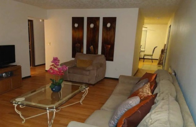 Cozy 2BR apt- By major Hospitals, OSU & Downtown