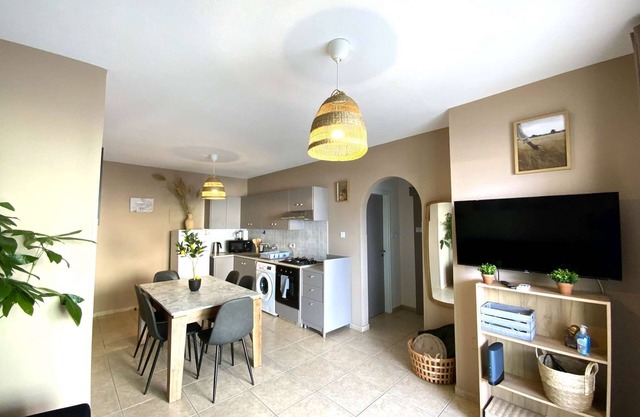 Cozy 2BR Beach Apt, Perfect for Getaways