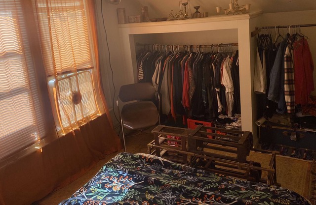 Cozy 2BR Bungalow Overlooking Beautiful Cemetery / Near Campus & Downtown