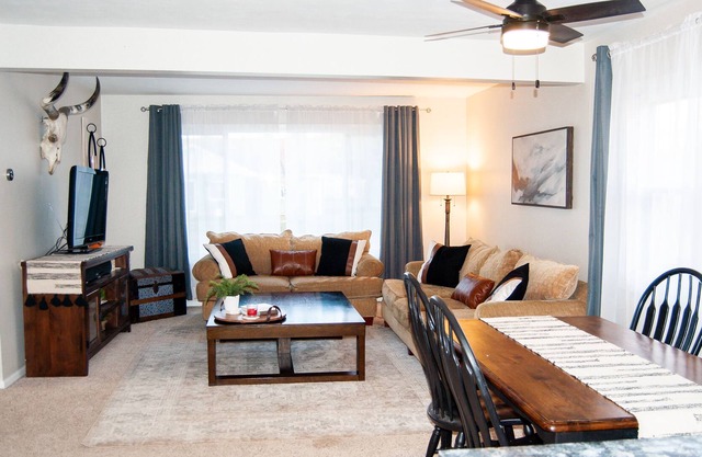 Cozy 2BR Getaway