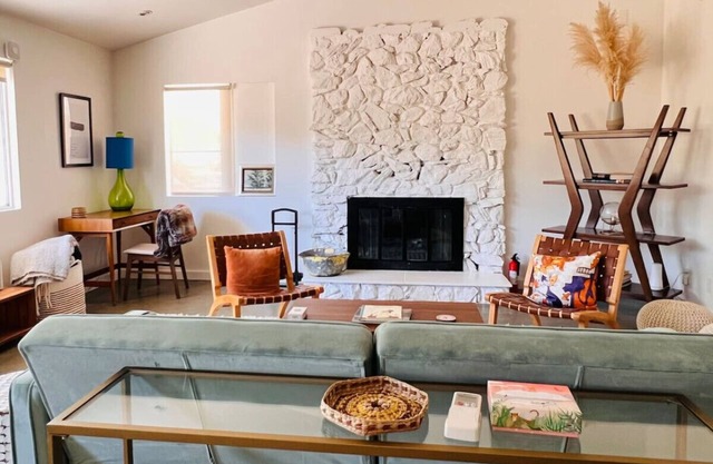 Cozy 2BR Home: Hot Tub, AC, Sauna, Fire, Near Park