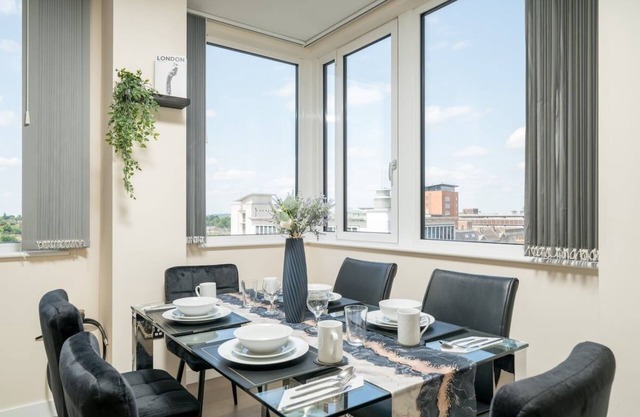 Cozy 2BR Retreat by Bromley Town Centre