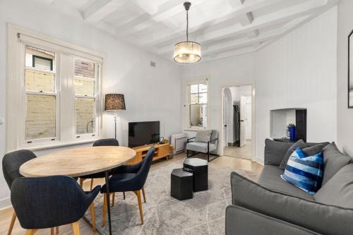 Cozy 2BR Stay Near Barangaroo & The Rocks