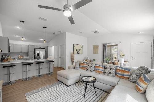 Cozy 2BR With Golfcart 5 Mins to Eastport Sq