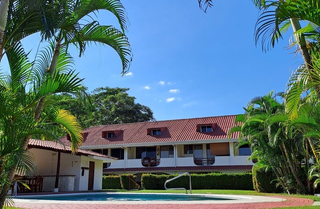 Cozy 2nd-floor condo near Sámara beach and town