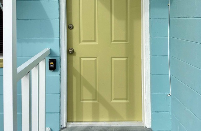 Cozy 3 Bedroom 2 Bath in the heart of Tampa Bay
