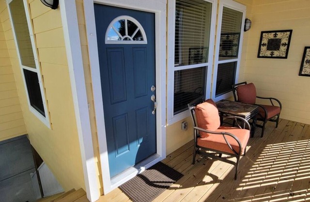 Cozy 3 bedroom 3 bath King Bed Suite near Sylvan Beach