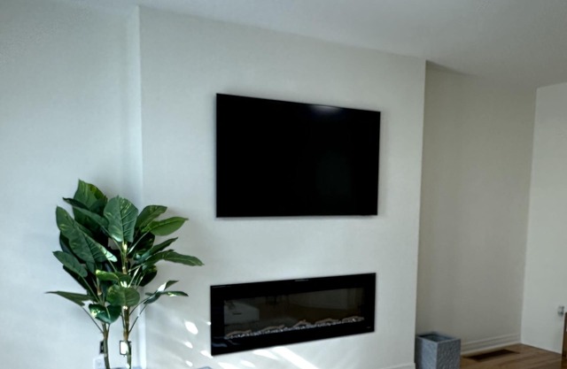 Cozy 3-bedroom apartment in enjoyable Bowmanville with AC, WiFi