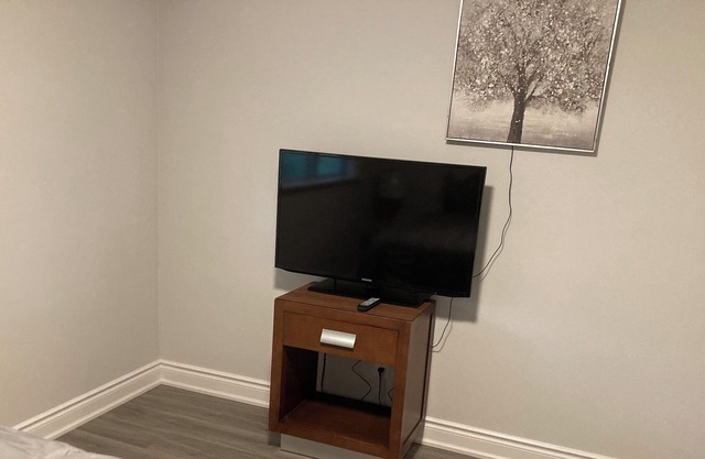 Cozy 3 Bedroom, Bath and Kitchen in Georgetown ON CA