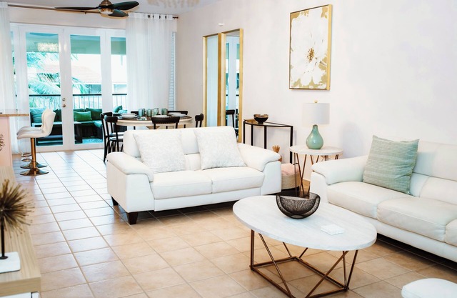 Cozy 3-bedroom condo with WiFi and AC Tropicana Beach House 27C