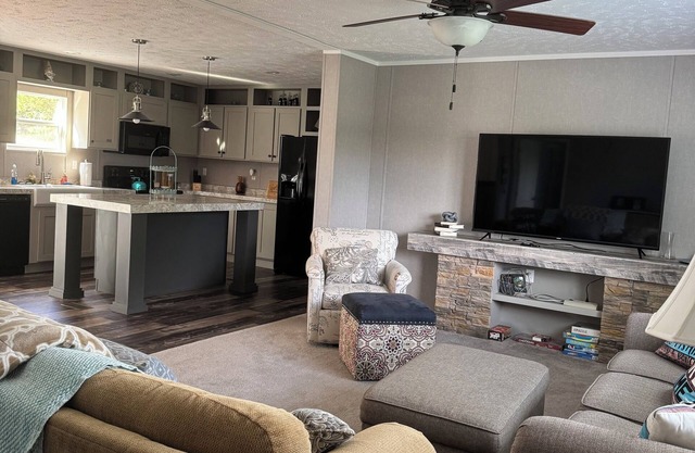 Cozy 3-bedroom home in Nancy just Minutes to Lee’s Ford Marina!