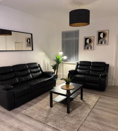 Cozy 3-Bedroom Home Perfect for Work & Leisure