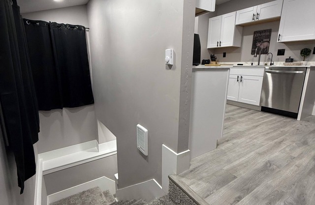Cozy 3-bedroom house in charming Rock Springs with AC, WiFi and more!