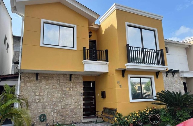 Cozy 3-bedroom house in Urbanizacion Mallorca Village en la via Samborondonn