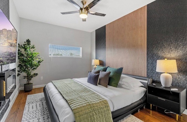 Cozy 3-bedroom house in enchanting Austin with WiFi, AC & gated backyard