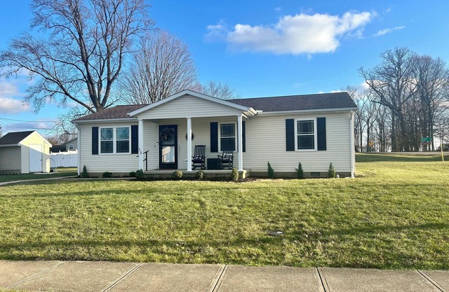 Cozy 3-Bedroom w/King Suite located near downtown Cedarville.