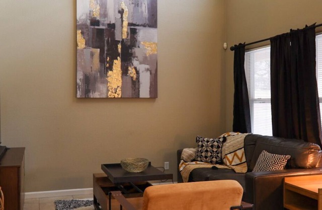 Cozy 3 BR home w/high ceilings and hot tub.