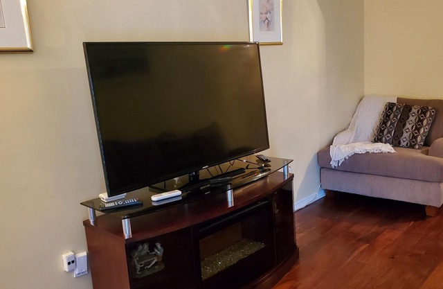 Cozy 3bedroom 2½ bathroom w/office 12 Minutes from Toronto Pearson Airport