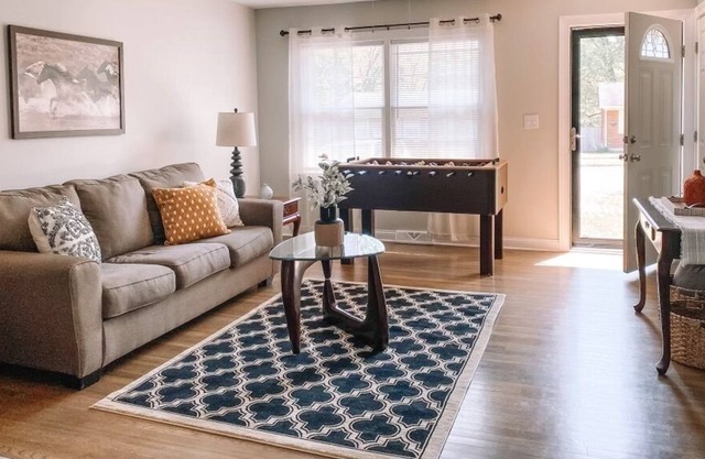 Cozy 3BR/1B with Piano Fooseball table close to Airport/Keeneland Pet-Friendly!