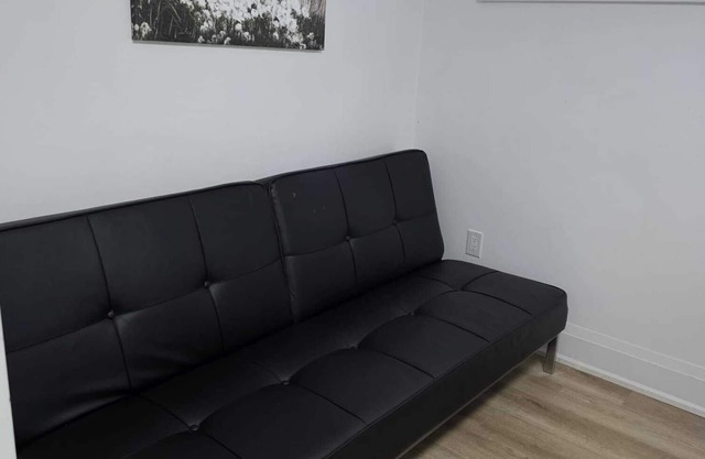 Cozy 3BR Basement in Scarborough – Kitchen & Bath