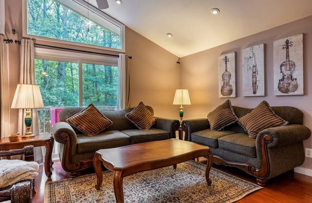 Cozy 3Br Lake Retreat with Backyard & Fire Pit
