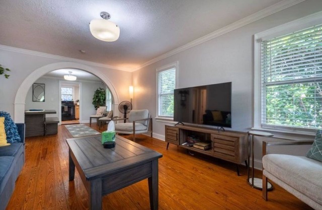 Cozy 4-bedroom house with WiFi, AC in peaceful Winter Park