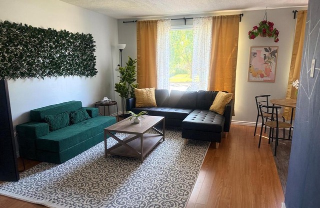 Cozy 4BR Near Park & Downtown