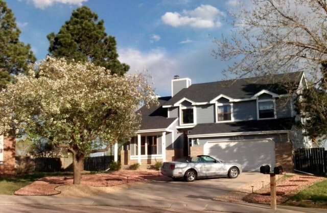 Cozy 5BR w/Hot Tub, Gym, BBQ, Mountain Views, Near Shops & Attractions
