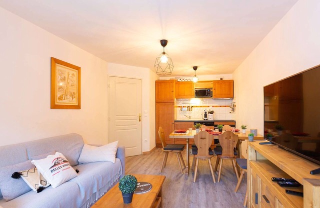 Cozy 6-Person Apartment in Vielle Aure - Indoor Pool Access
