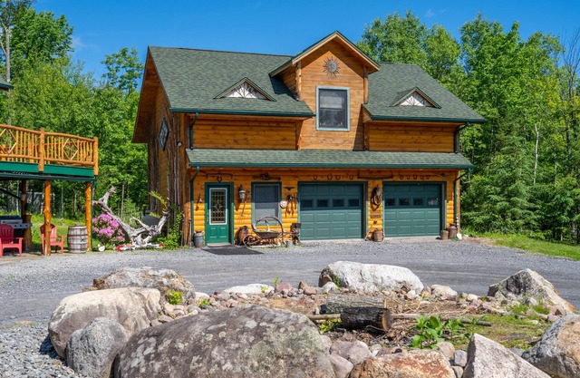 Cozy Adirondack Ski Cabin