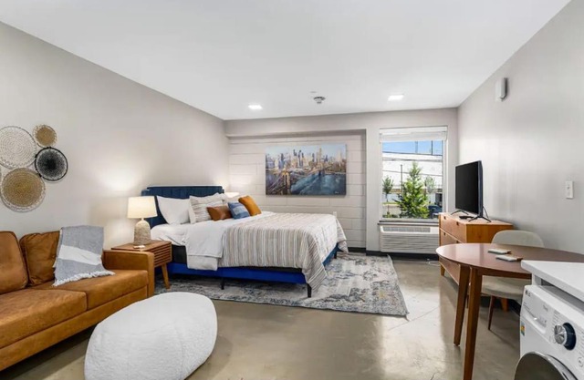 Cozy Alabama on 10th unit 220
