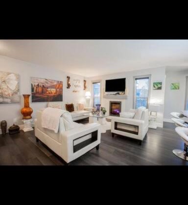 Cozy and beautiful 3 bedroom house close to lake
