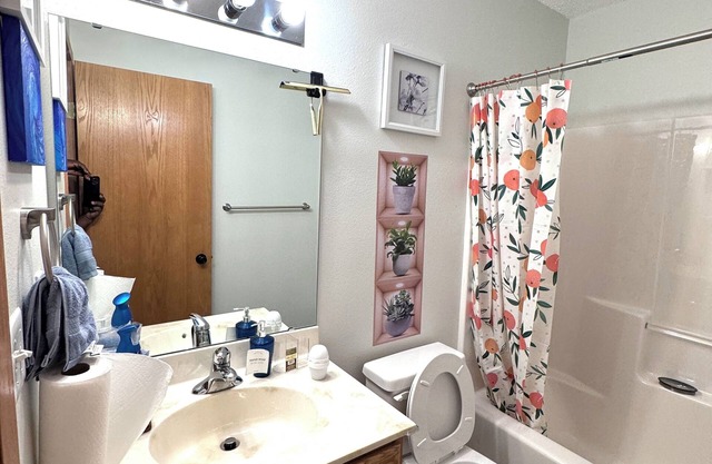 Cozy and Charming Amber Valley Haven in Fargo
