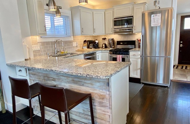 Cozy and Clean Designer Retreat Home in Spring Lake - Welcome to Esther House