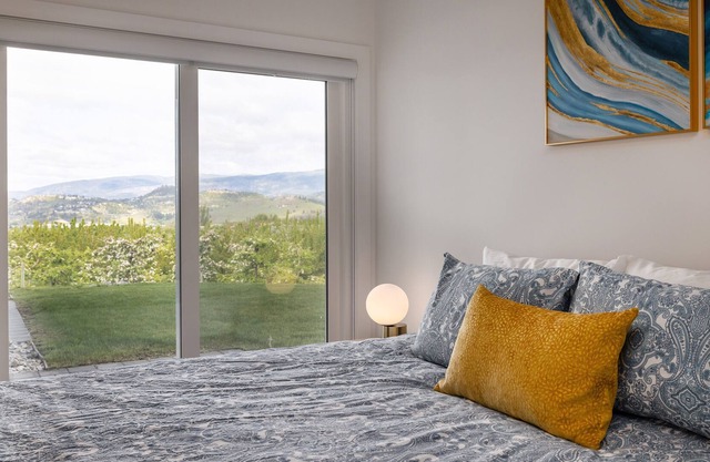 Cozy and Comfortable- Close to airport, UBC