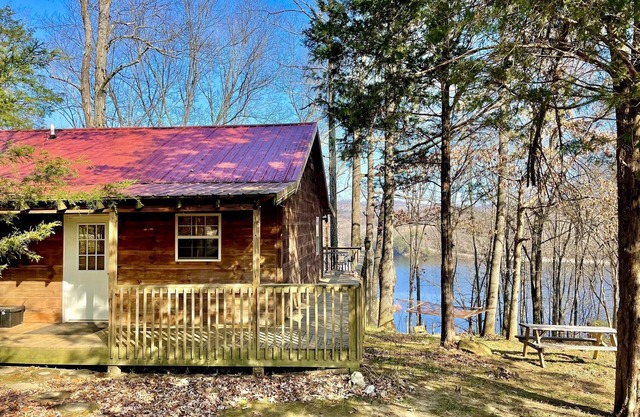 Cozy and Comfortable Lake Cabin