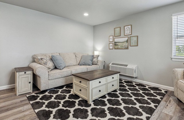 Cozy and Cute Studio 15 minutes from Lake Texoma and 30 minutes from WinStar.