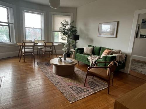 Cozy and Modern 1 Br in Kenmore Sq