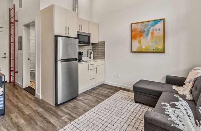 Cozy and Modern Studio in the Heart of Ballard