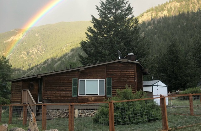 Cozy and quaint pet friendly cabin